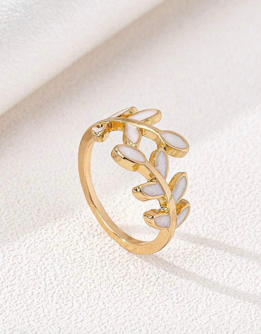 Gold Leaf Ring with Cream Marble Enamel – Elegant Gift for a Friend