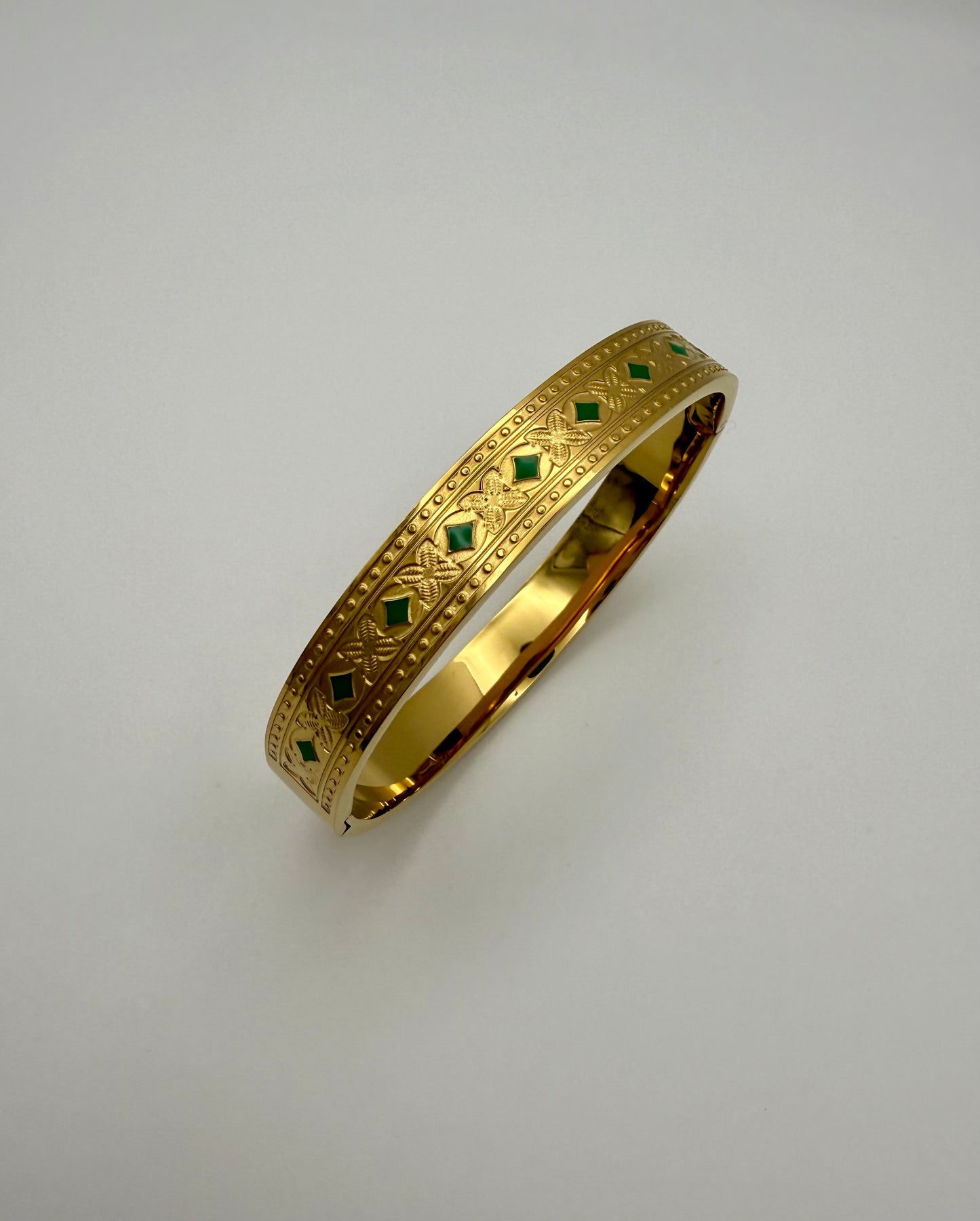 Titanium Steel 18K Gold-Color Four-Leaf Clover & Rhombus Bangle – Elegant, Radiant & Timeless