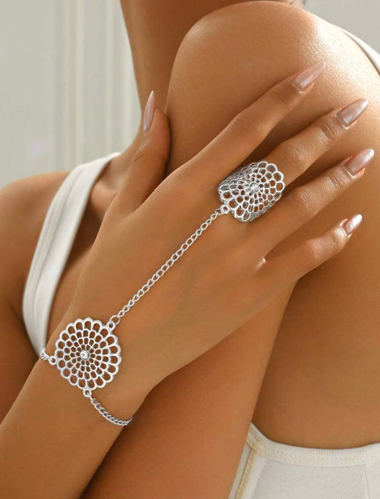 Silver Boho Hollow Flower Hand Chain – Rhinestone Ring-to-Bracelet Jewellery for Daily Wear