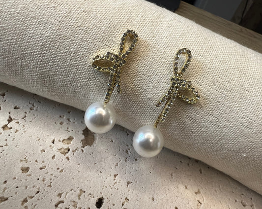 Retro Bow & Pearl Earrings – Elegant Gift for Valentine’s Day, Mum & Everyday Style