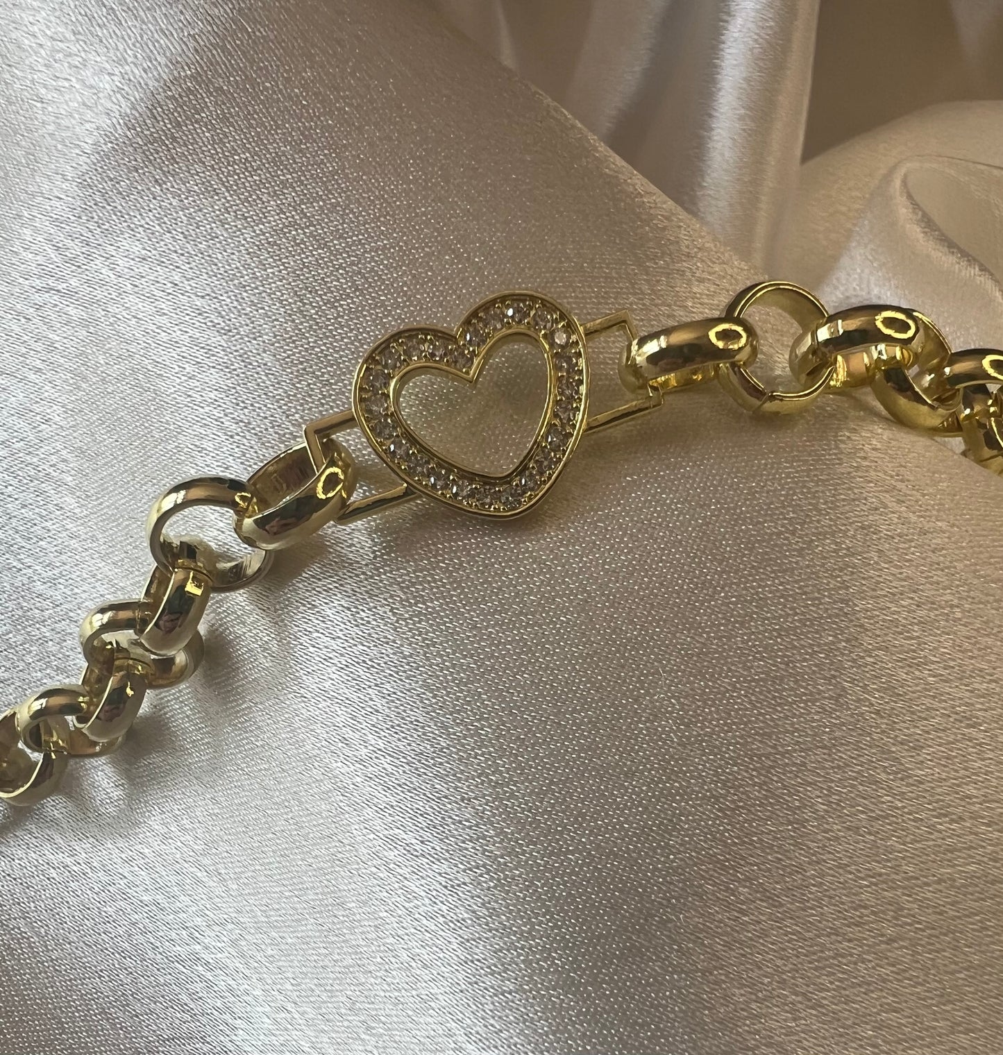 Gold Chunky Belcher Chain Bracelet with Cubic Zirconia Heart