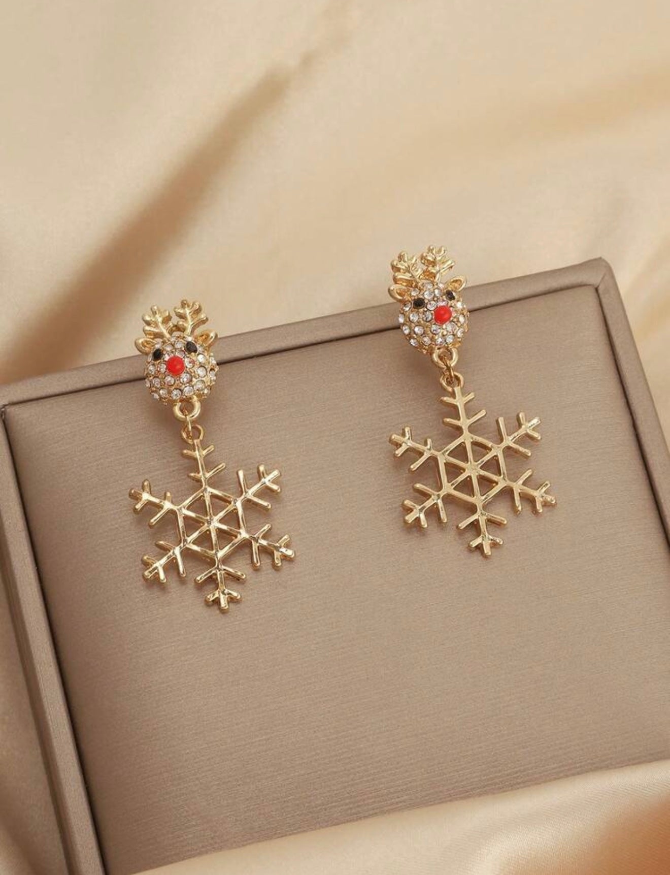 Elegant Crystal Rhinestone Reindeer & Snowflake Dangle Earrings – Festive Sparkle for Christmas
