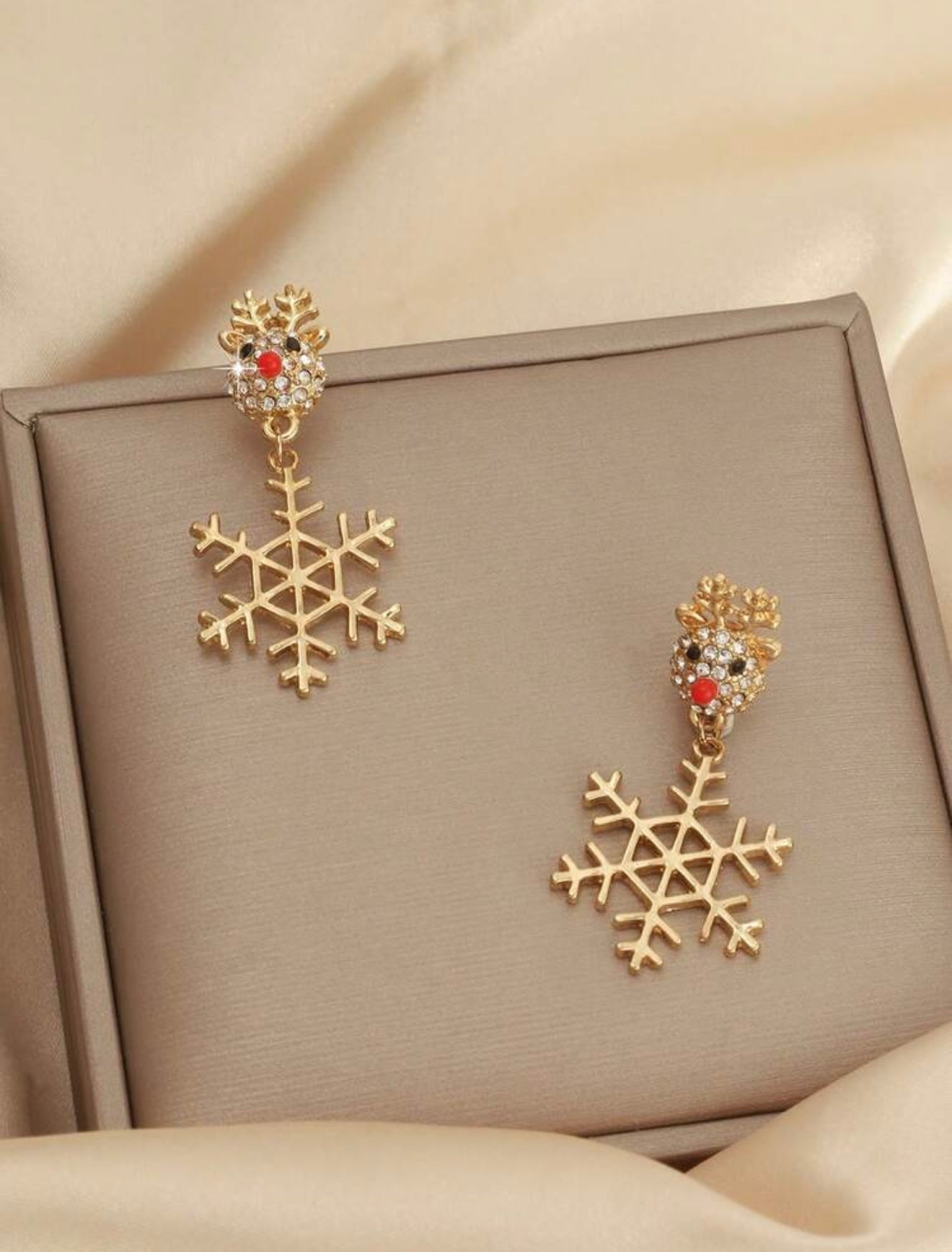 Elegant Crystal Rhinestone Reindeer & Snowflake Dangle Earrings – Festive Sparkle for Christmas
