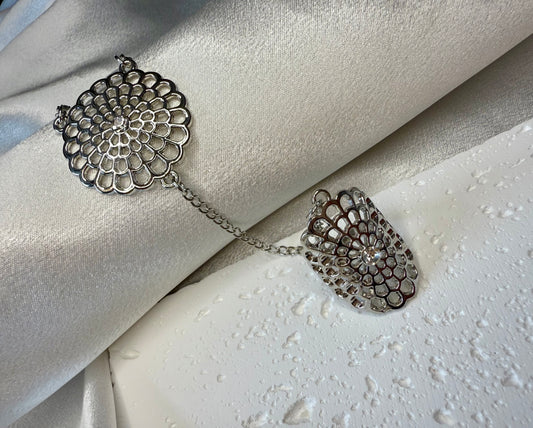 Silver Boho Hollow Flower Hand Chain – Rhinestone Ring-to-Bracelet Jewellery for Daily Wear