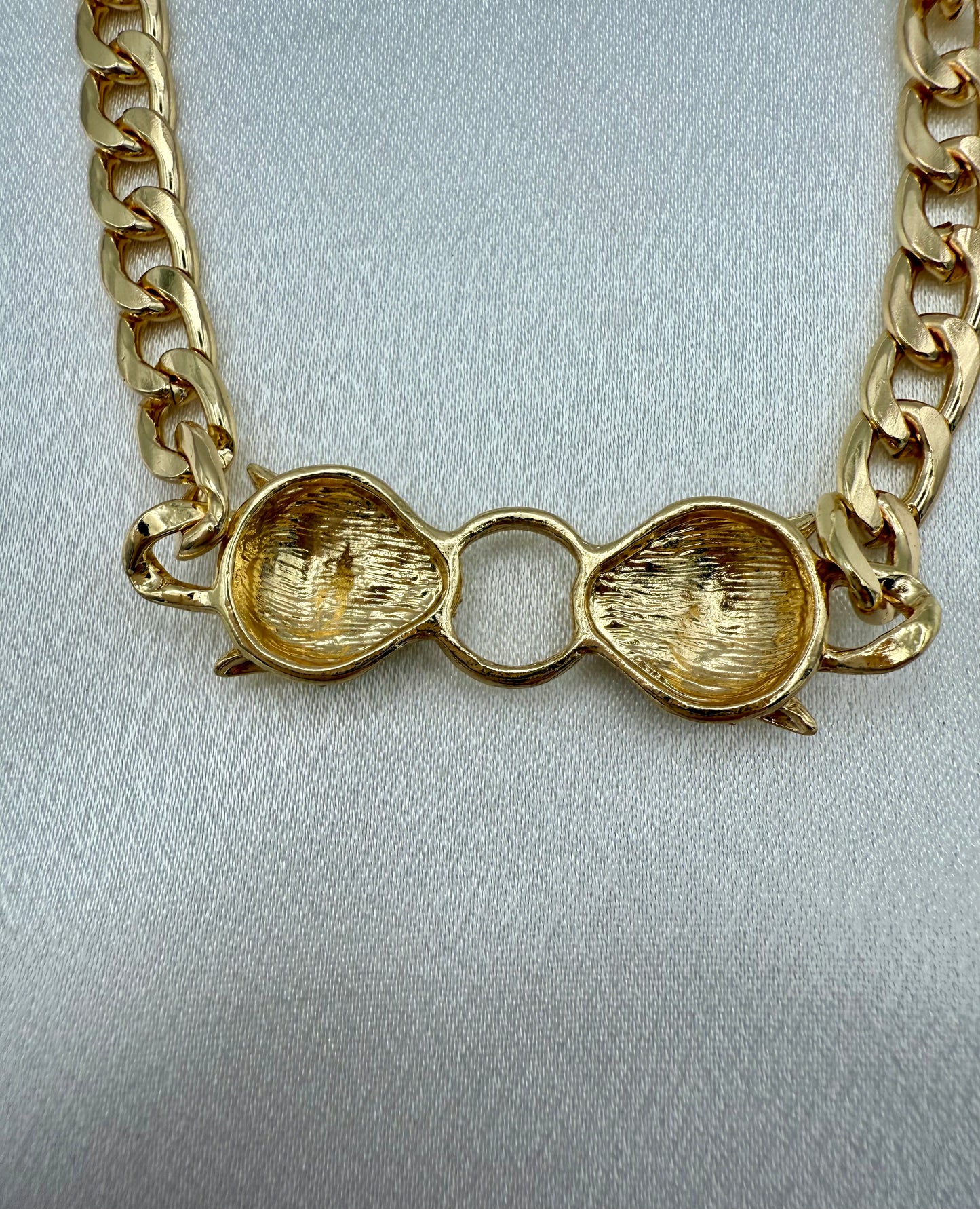 Leopard Head Pendant Choker Style Necklace – Inspired Rhinestone-Embellished & Tarnish-Resistant
