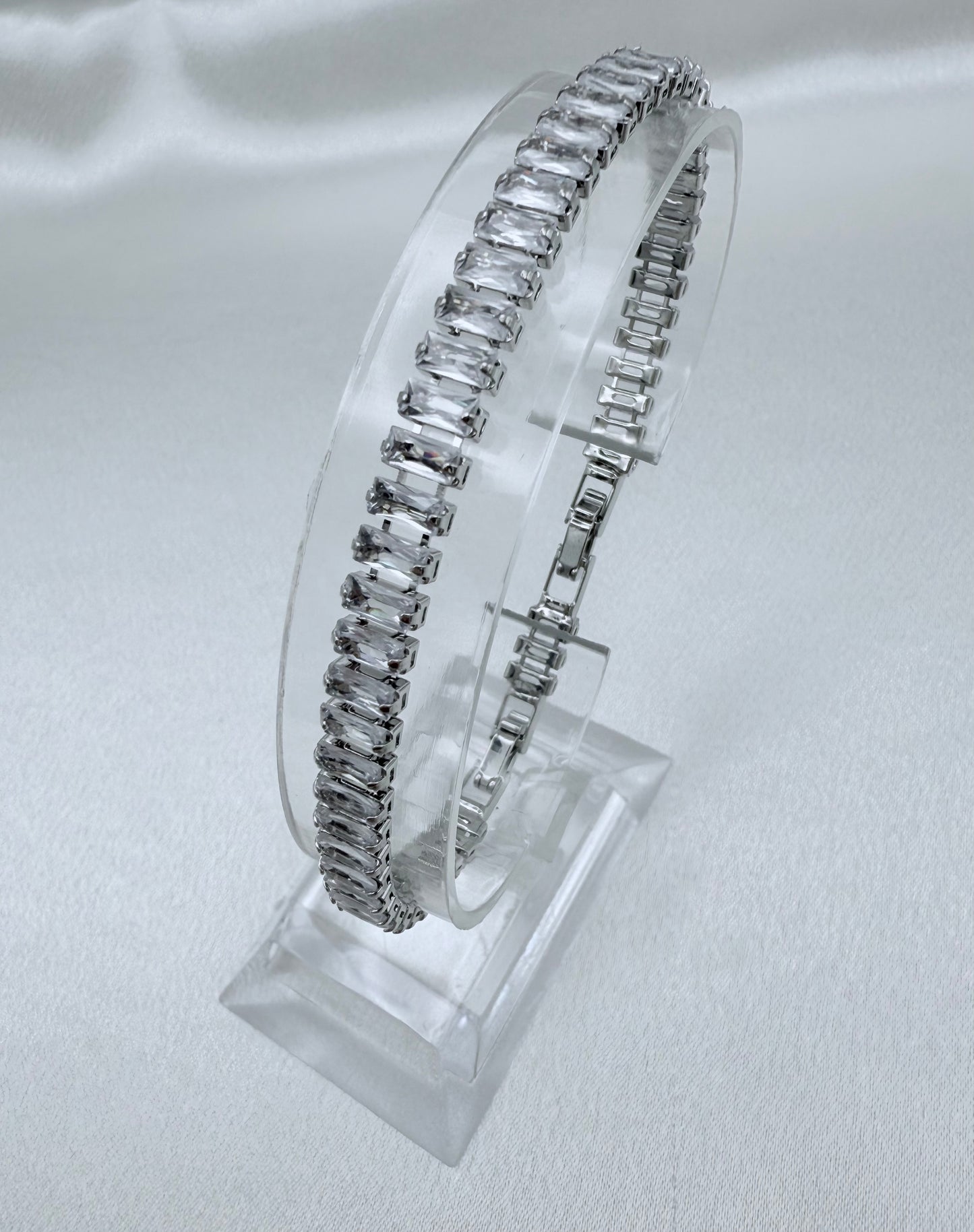 Glamorous Cubic Zirconia Bracelet – Sparkle with Sophisticated Style