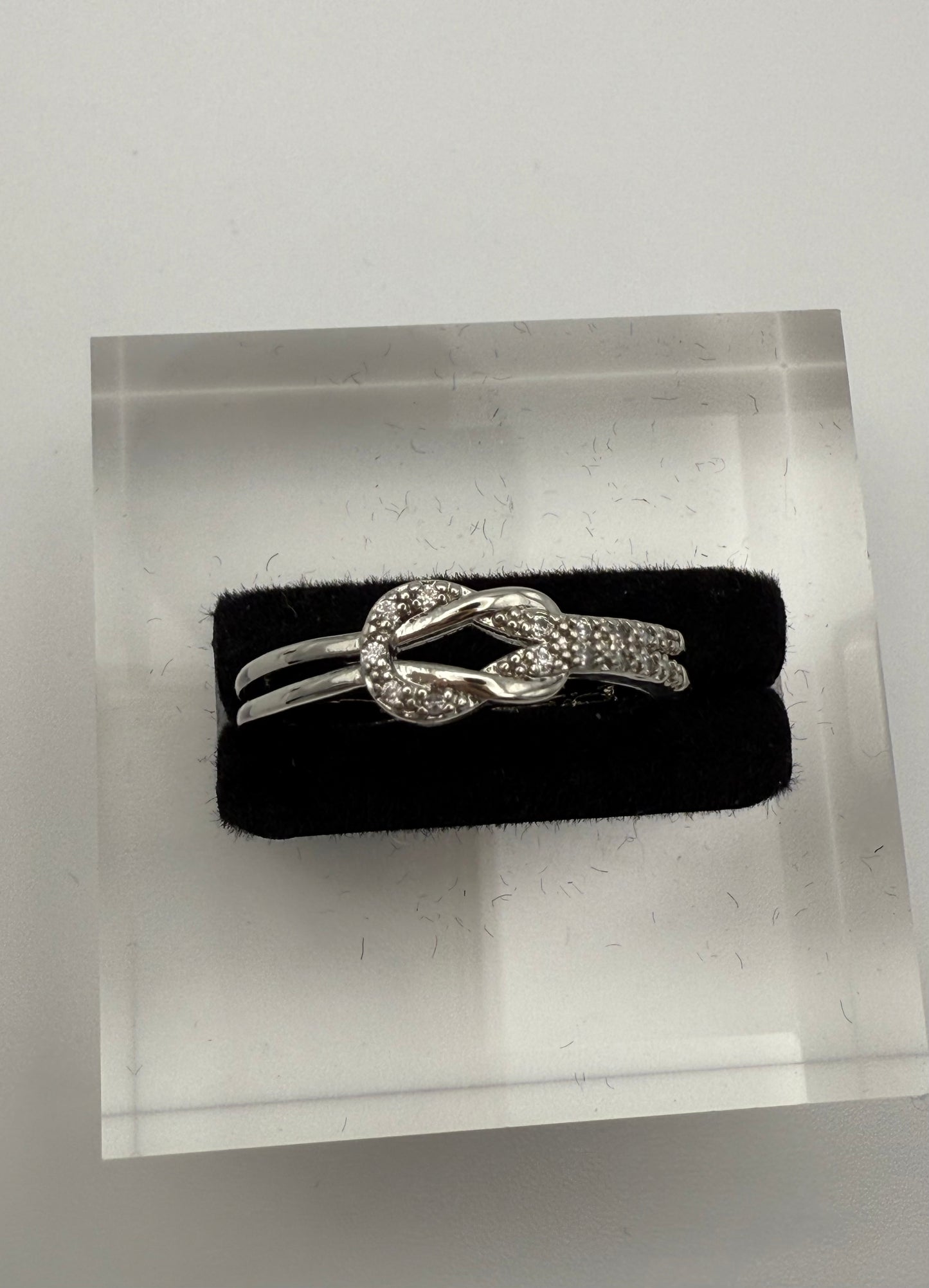 Silver Twisted Crossover Cubic Zirconia Ring – Luxury Sparkle for Any Occasion