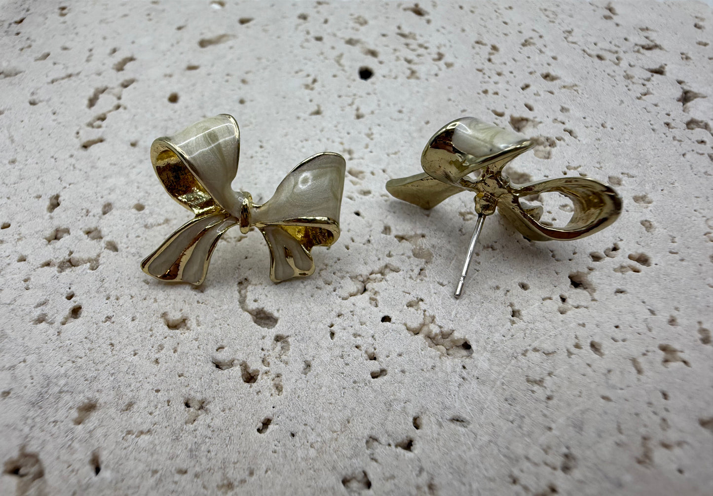 French Vintage Cream White Bow Stud Earrings – Elegant, Feminine & Timelessly Chic