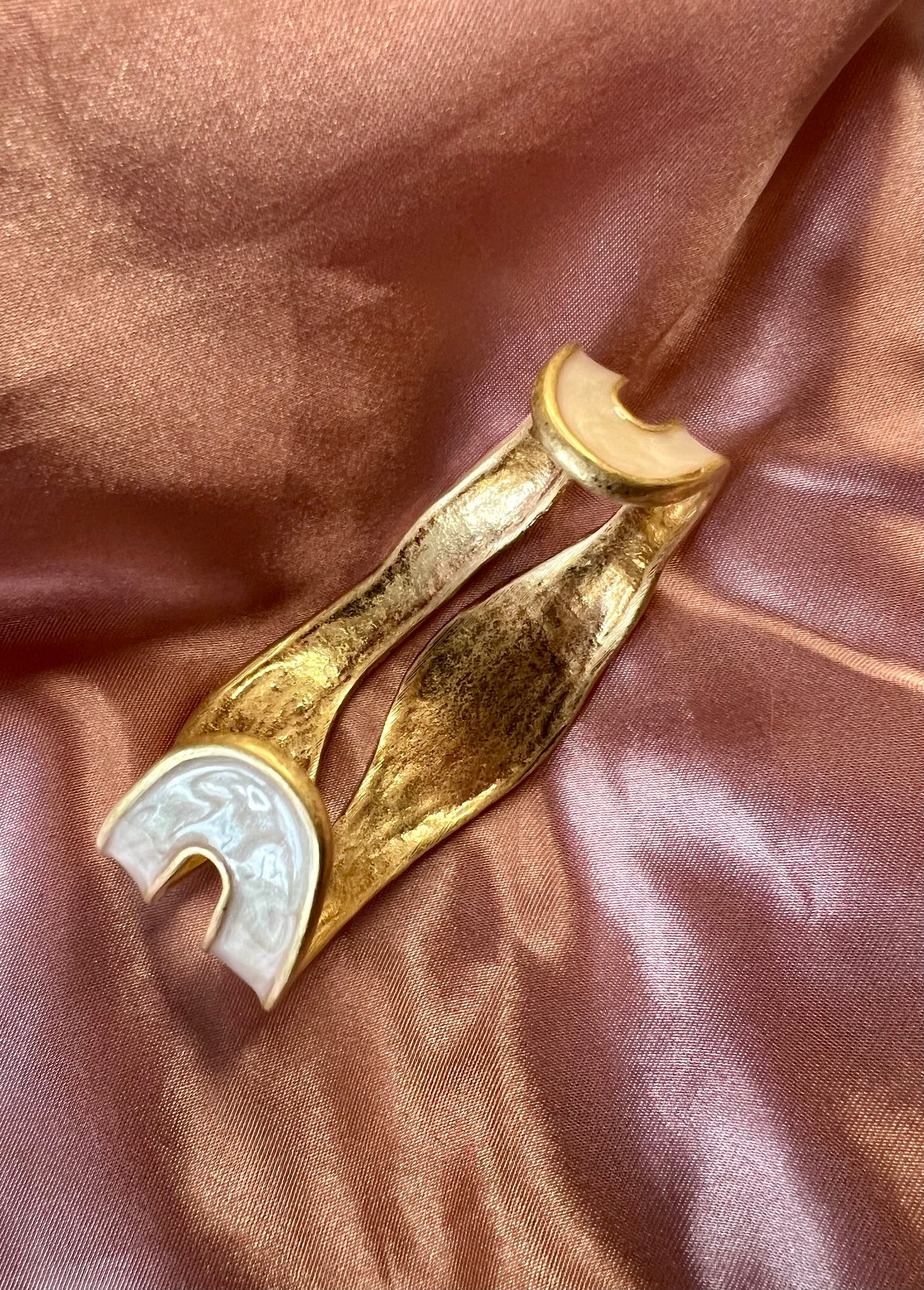 Gold & Cream Enamel Asymmetrical Hollow Bangle Bracelet – Luxury Minimalist Daily Wear