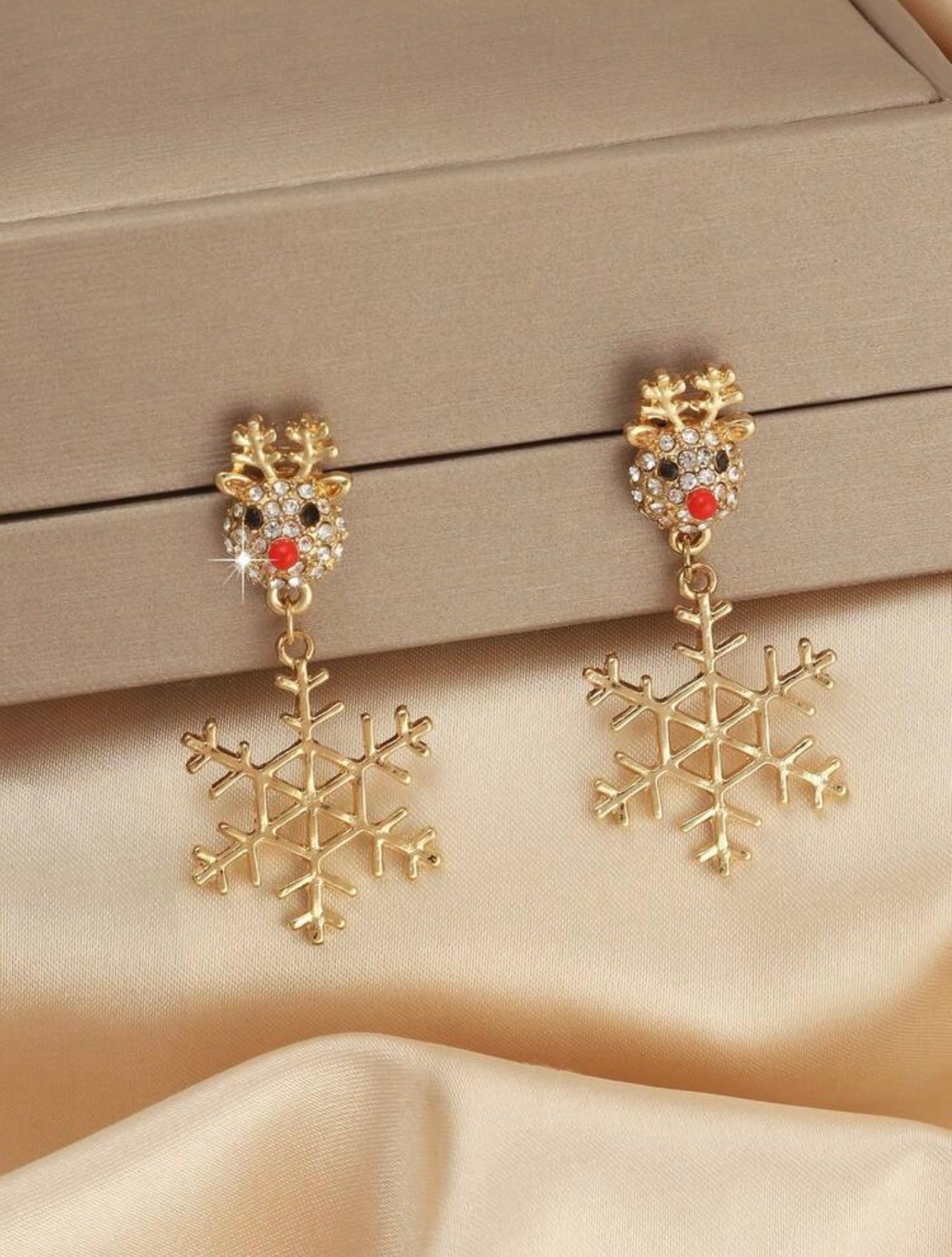Elegant Crystal Rhinestone Reindeer & Snowflake Dangle Earrings – Festive Sparkle for Christmas