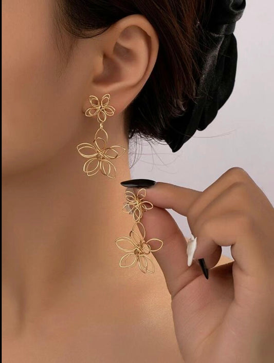 Gold Wire Flower Design Drop Earrings – Delicate Elegance with Artistic Flair