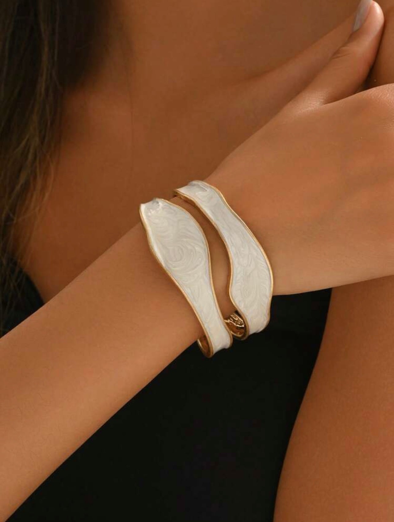 Gold & Cream Enamel Asymmetrical Hollow Bangle Bracelet – Luxury Minimalist Daily Wear