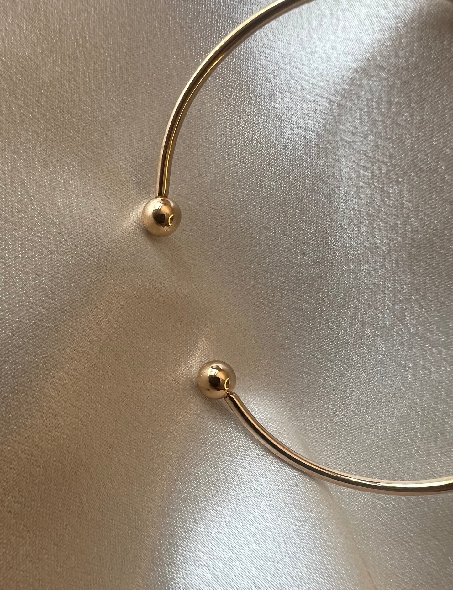Gold Knot Cuff Torque Bangle – Minimalist Elegance with a Symbolic Twist