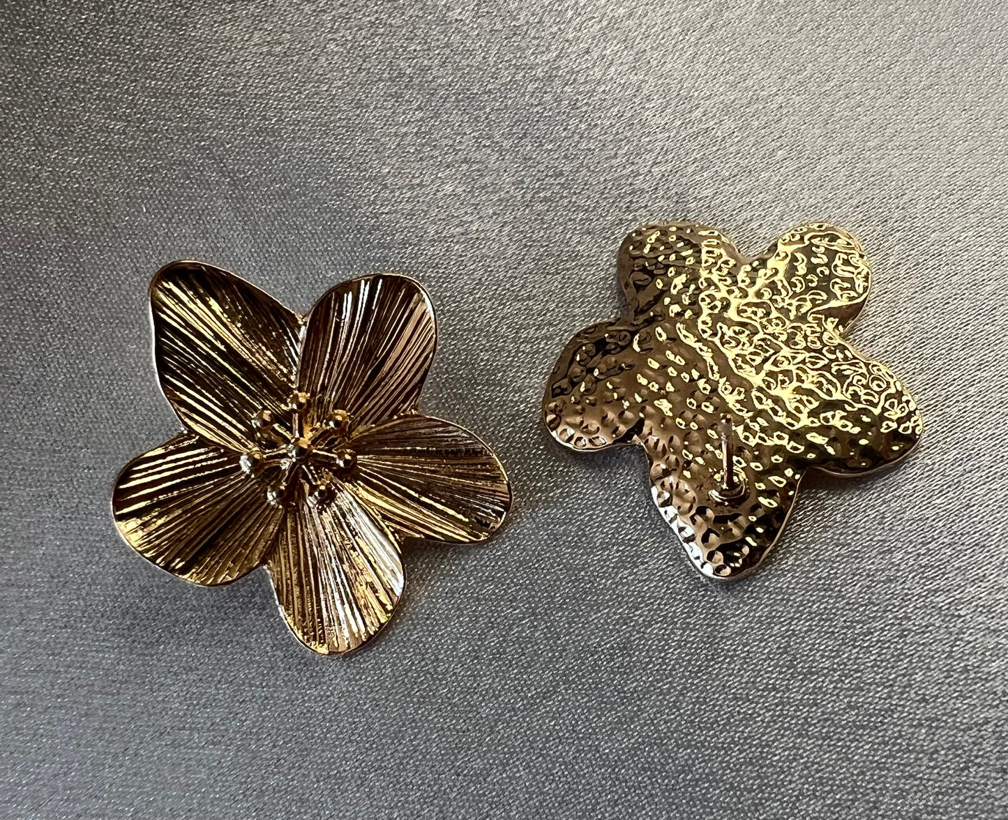 Tarnish-Resistant Gold Flower Stud Earrings – Simple, Chic & Feminine
