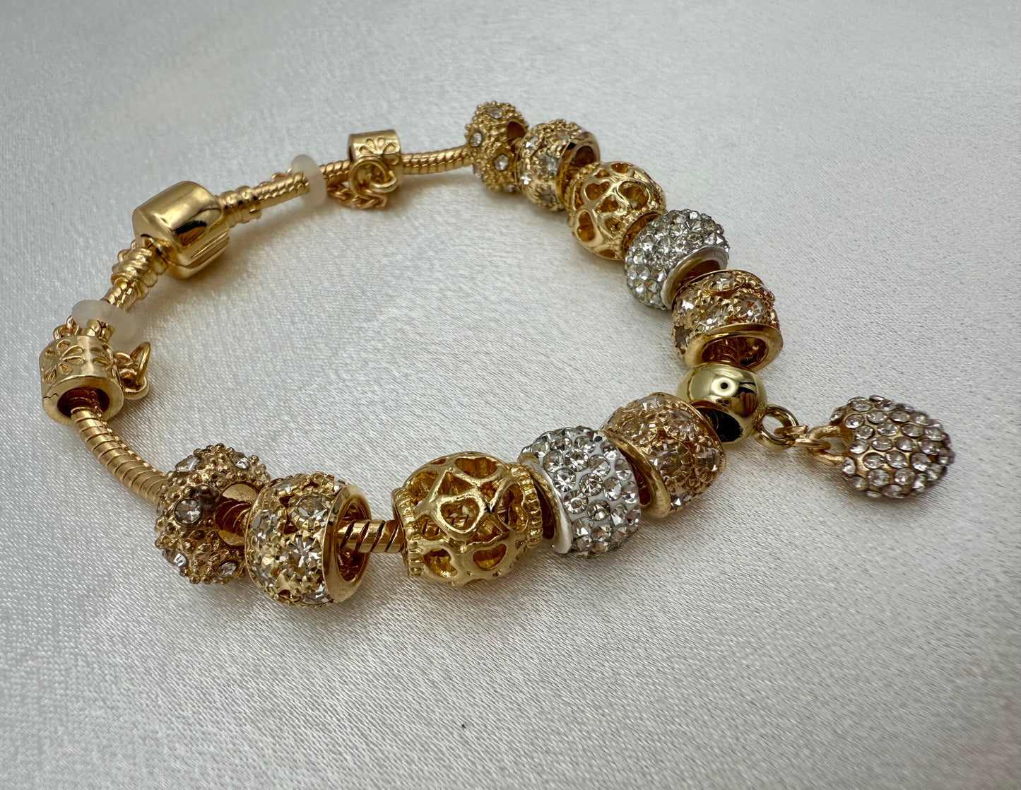 Inspired Full Charm Heart Bracelet – Rhinestone-Embellished Luxury Style Jewellery – 17cm