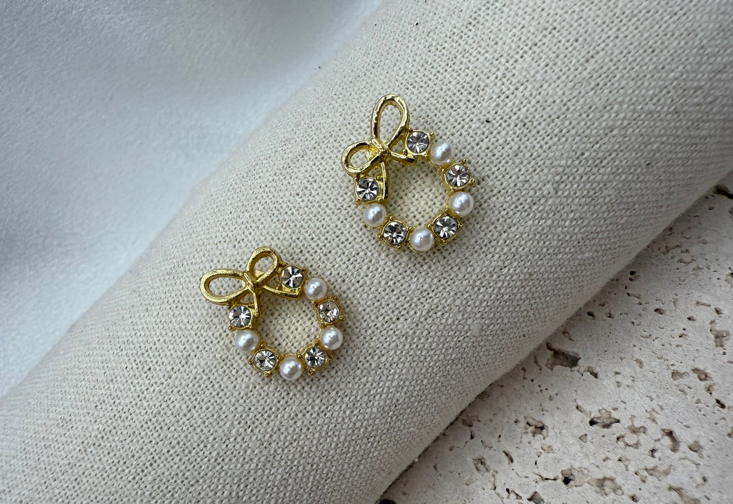 French Style Faux Pearl & Rhinestone Wreath Stud Earrings – Elegant Festive Charm