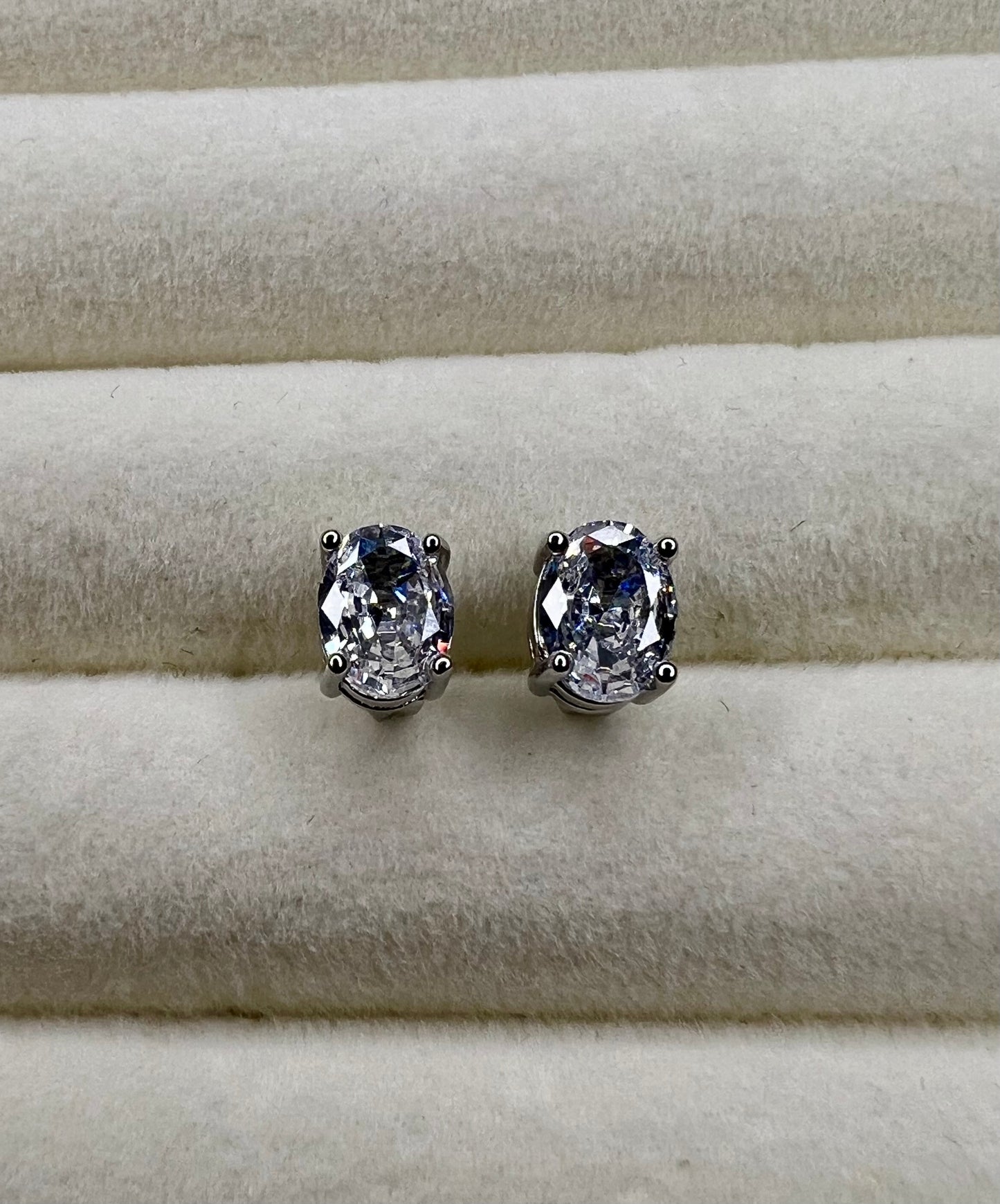Silver-Tone Cubic Zirconia Stud Earrings – Classic Sparkle for Weddings, Anniversaries & Mum