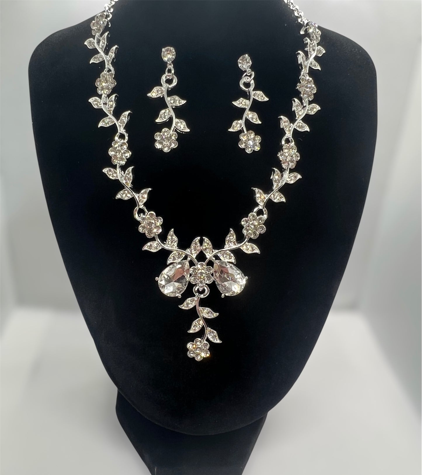 Elegant Floral Silver Rhinestone Necklace & Earrings Set – Dramatic Bridal, Prom or Event Jewellery, Tarnish-Resistant Zinc Alloy