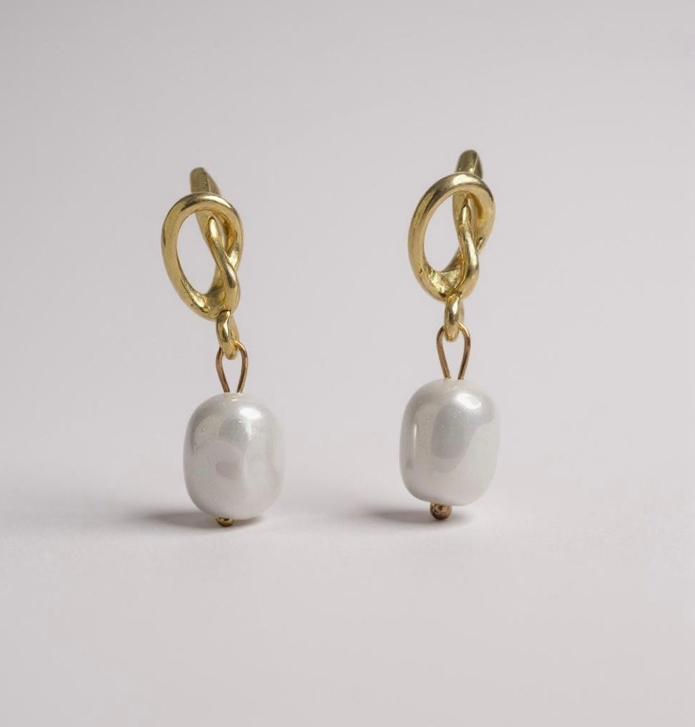 Tarnish-Resistant Gold Faux Pearl Knot Earrings – Timeless Style with a Modern Twist