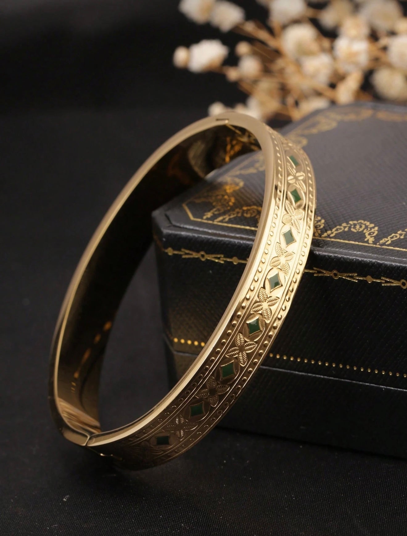 Titanium Steel 18K Gold-Color Four-Leaf Clover & Rhombus Bangle – Elegant, Radiant & Timeless