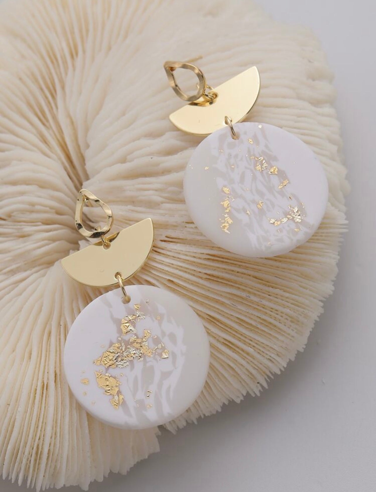 Gold Marbled Geometric Drop Earrings – Elegant Lines with Translucent Charm