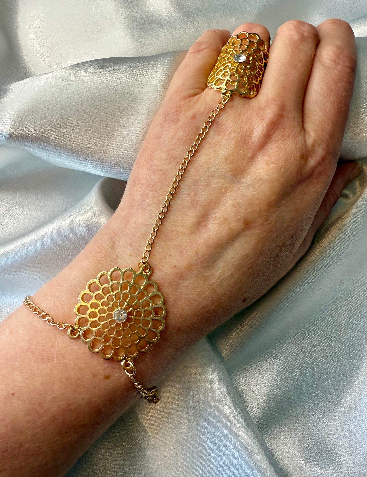 Gold Boho Hollow Flower Hand Chain – Rhinestone Ring-to-Bracelet Jewellery for Daily Wear
