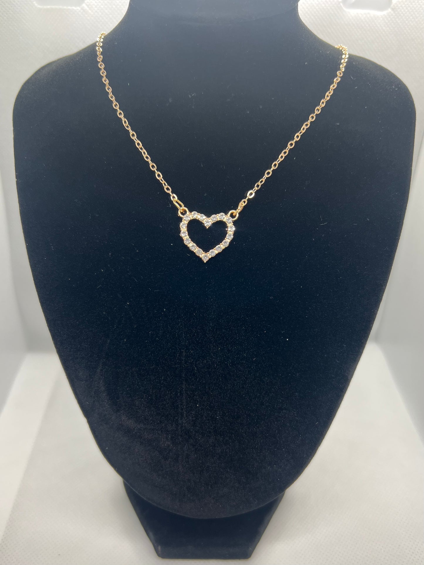 Gold Rhinestone Heart Pendant Necklace – Elegant Sparkle, Tarnish-Resistant Zinc Alloy