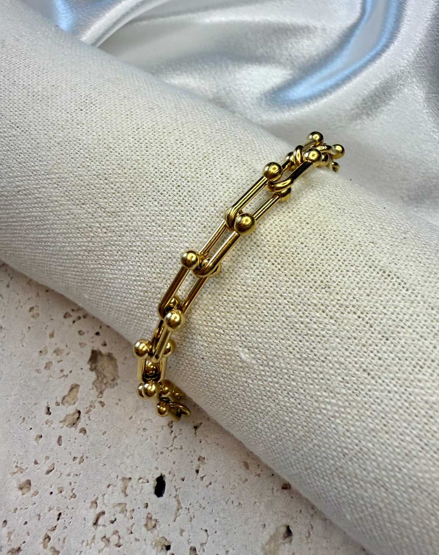 Inspired-Style Tarnish Resistant 18k Gold Plated Horseshoe Buckle Bracelet – Elegant & Timeless Design