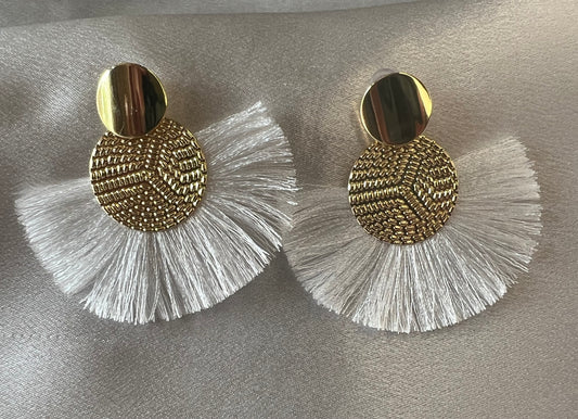 Gold & White Retro Fan Tassel Drop Earrings – Vintage-Inspired Boho Elegance