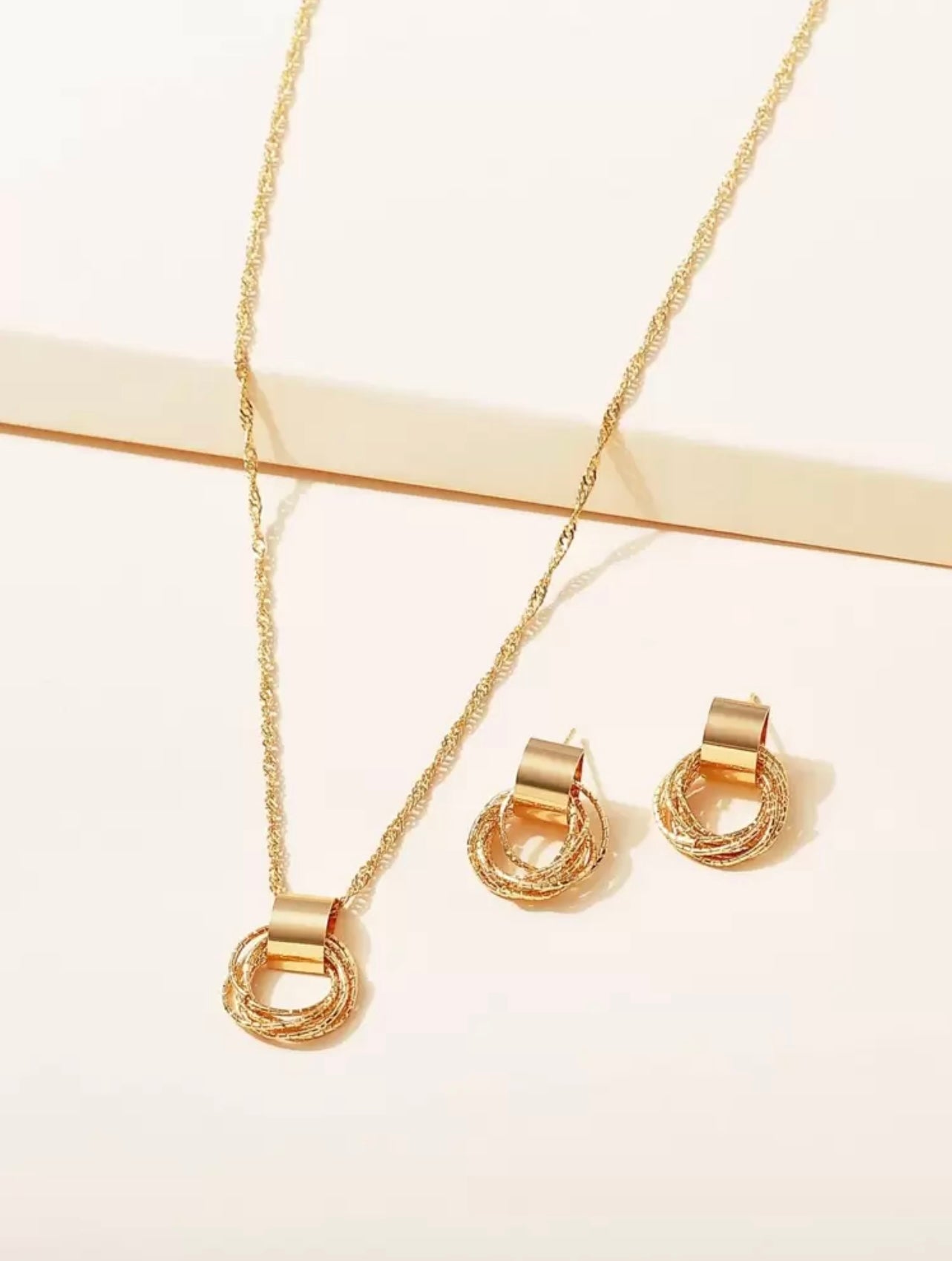 Yellow Gold Circle Necklace & Earrings Jewellery Set – Timeless Simplicity with Modern Charm