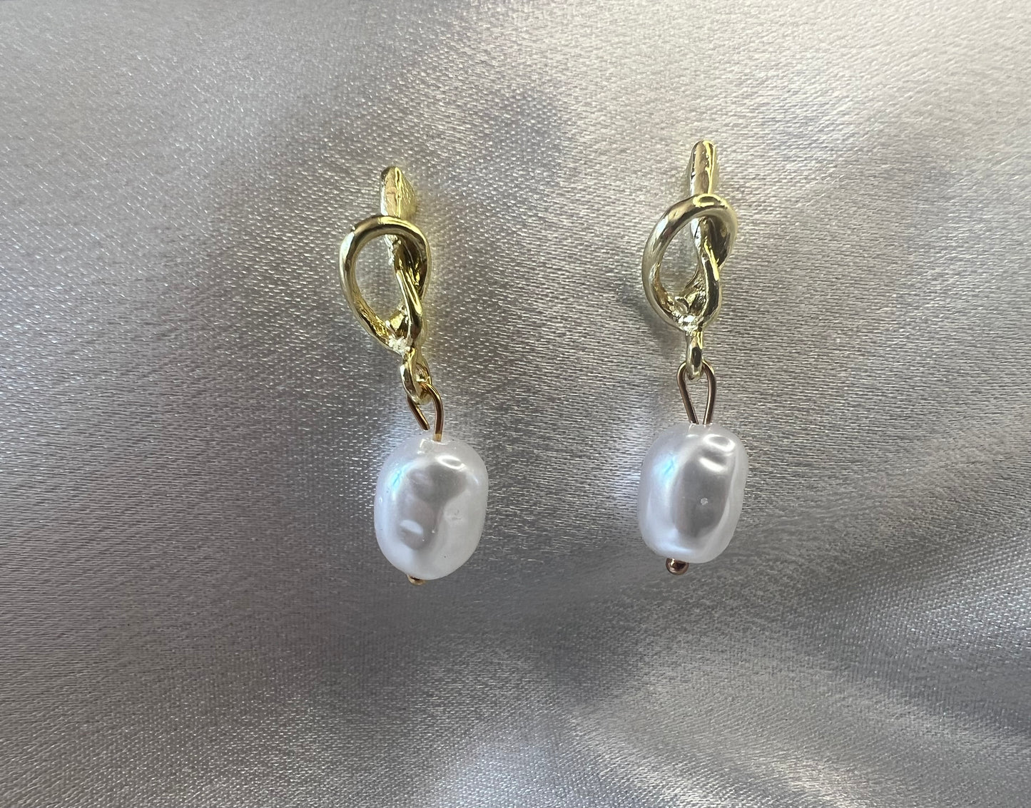 Tarnish-Resistant Gold Faux Pearl Knot Earrings – Timeless Style with a Modern Twist