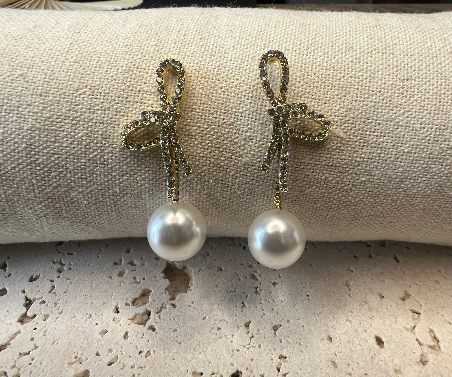 Retro Bow & Pearl Earrings – Elegant Gift for Valentine’s Day, Mum & Everyday Style