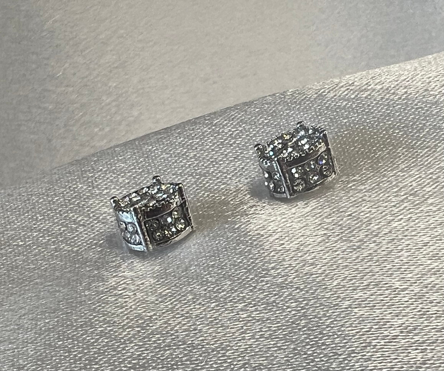 Silver Rhinestone Encrusted Stud Earrings – Sparkling Simplicity for Everyday Glamour