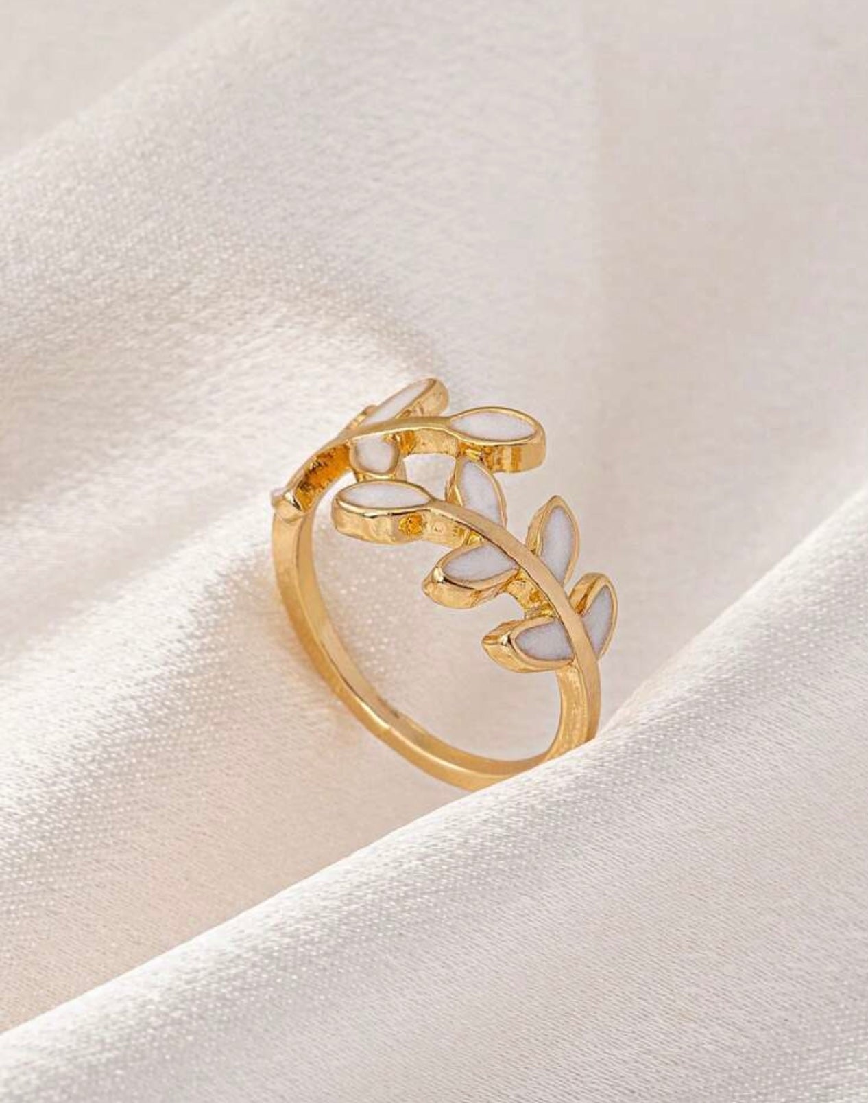 Gold Leaf Ring with Cream Marble Enamel – Elegant Gift for a Friend