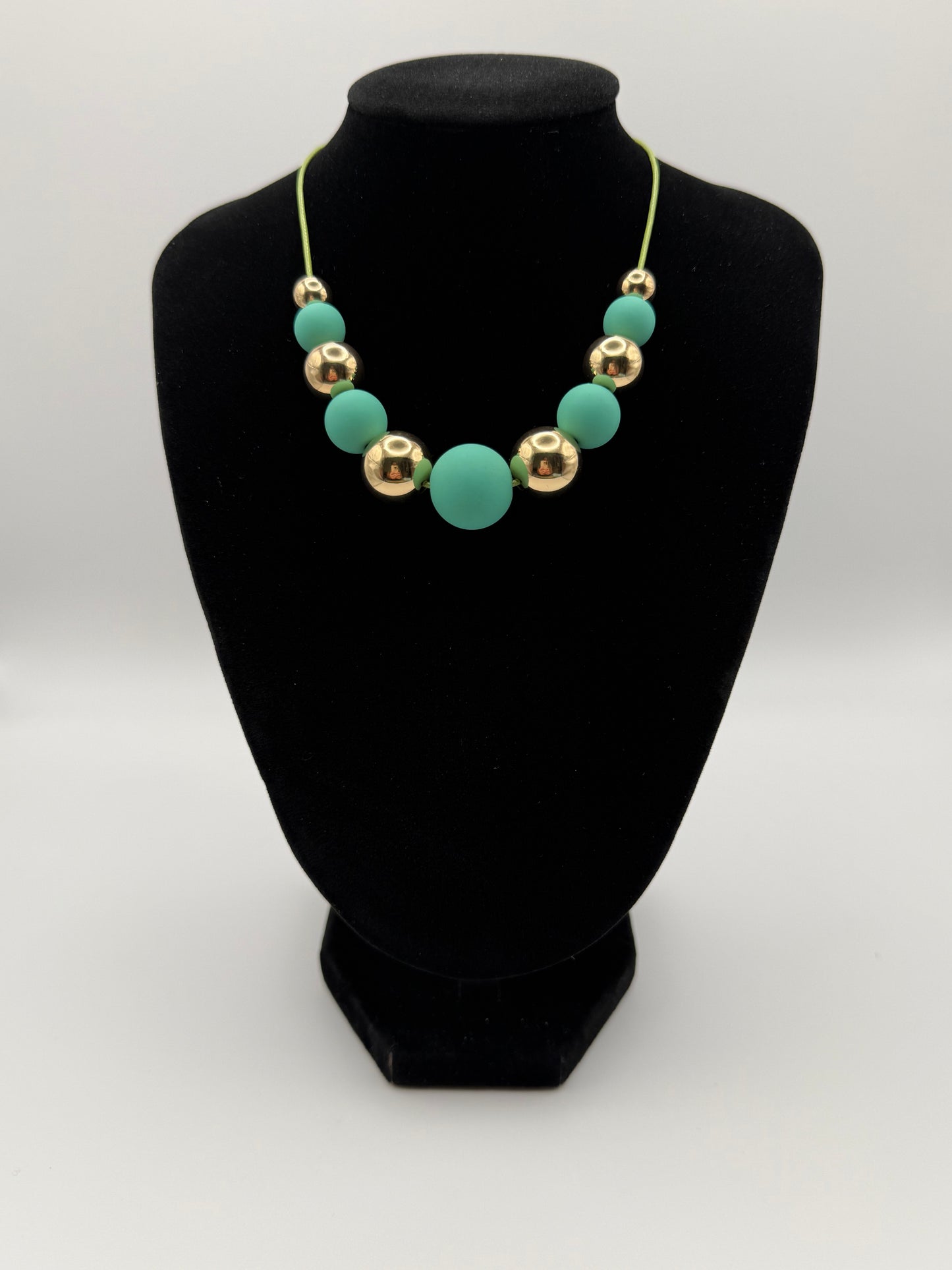 Turquoise & Gold Beaded Necklace – Stylish Holiday Friendly Accessory