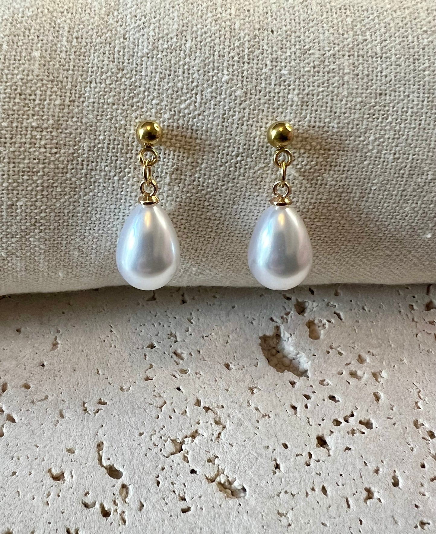 Gold Pearl Drop Earrings – Elegant & Versatile Daily Jewellery for Women