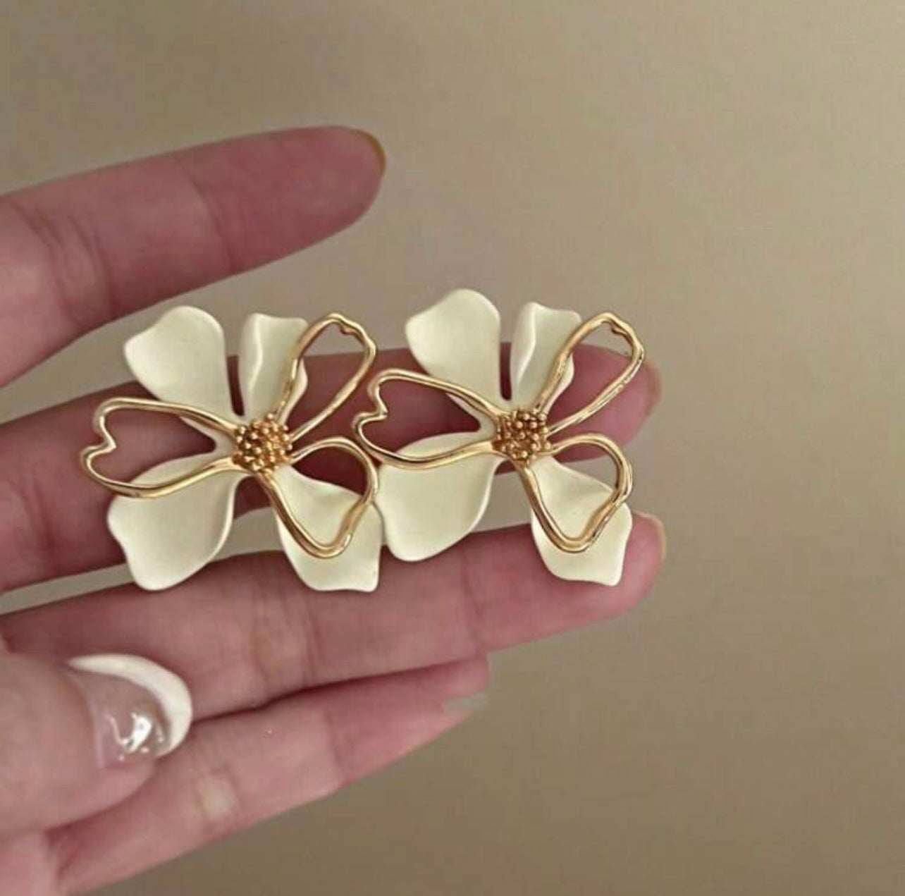 Gold & White Flower Stud Earrings – Fresh, Feminine, and Effortlessly Chic