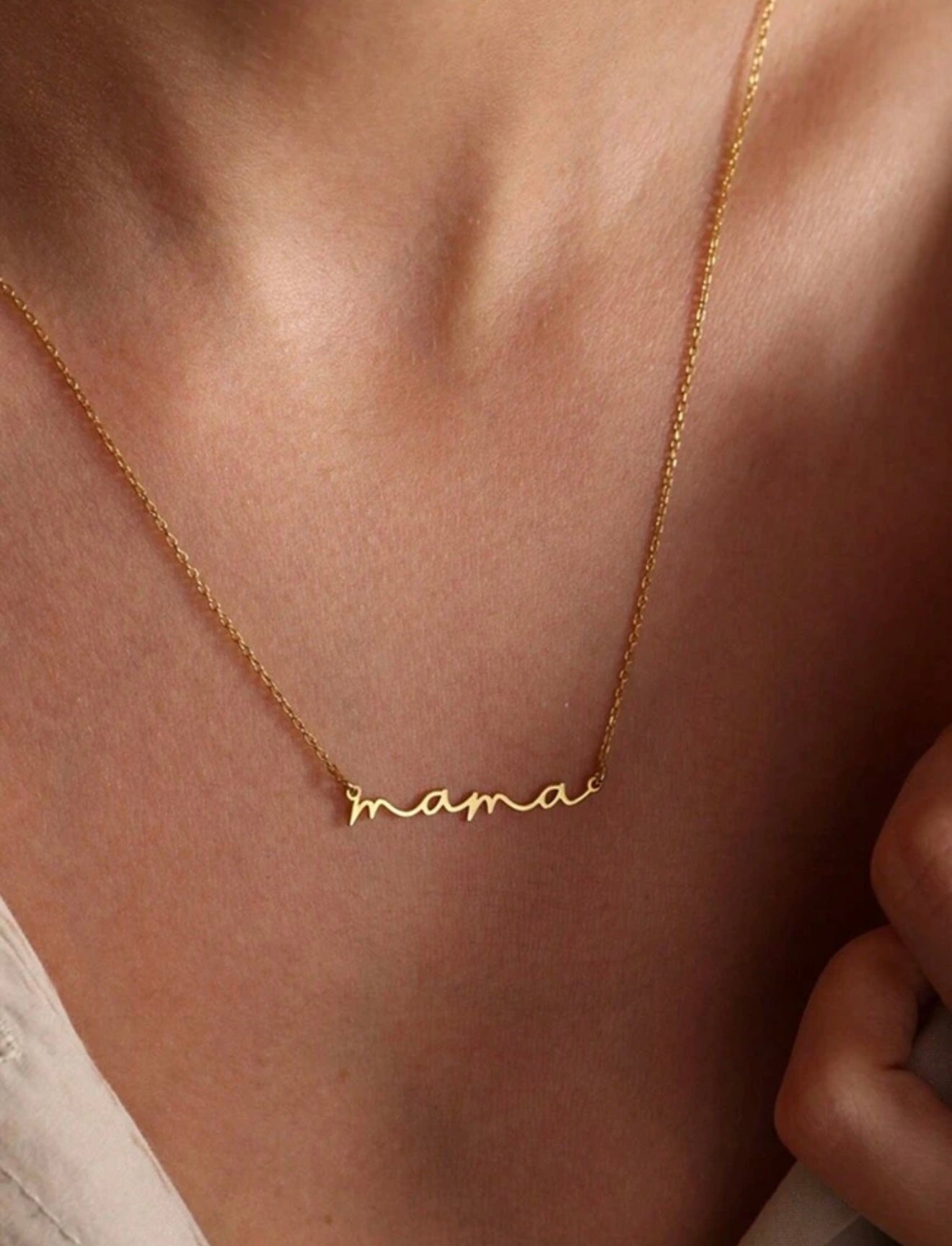 Mini “Mama” Pendant Necklace – Dainty, Minimalist & Tarnish-Resistant