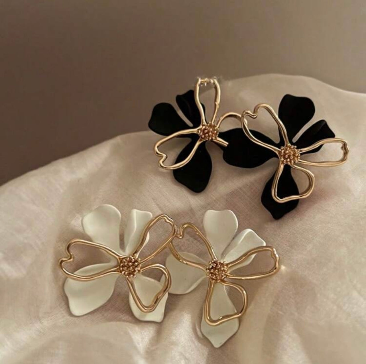 Gold & White Flower Stud Earrings – Fresh, Feminine, and Effortlessly Chic