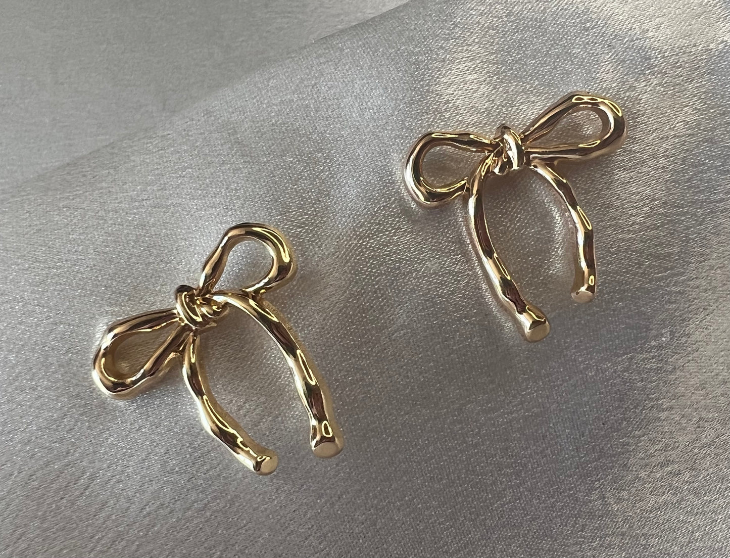 Gold Bow Stud Earrings – Classic Charm with Old Money Elegance