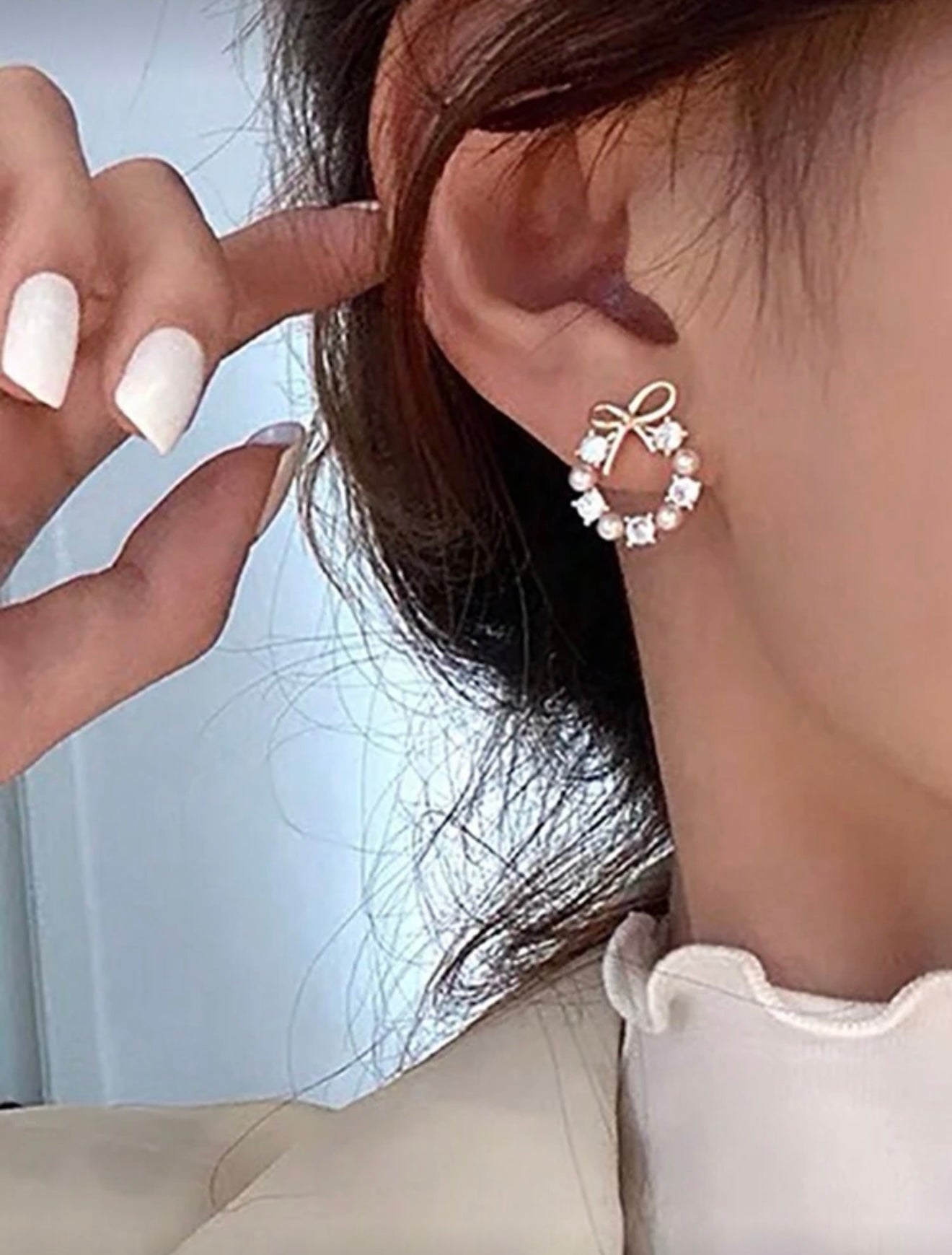 French Style Faux Pearl & Rhinestone Wreath Stud Earrings – Elegant Festive Charm