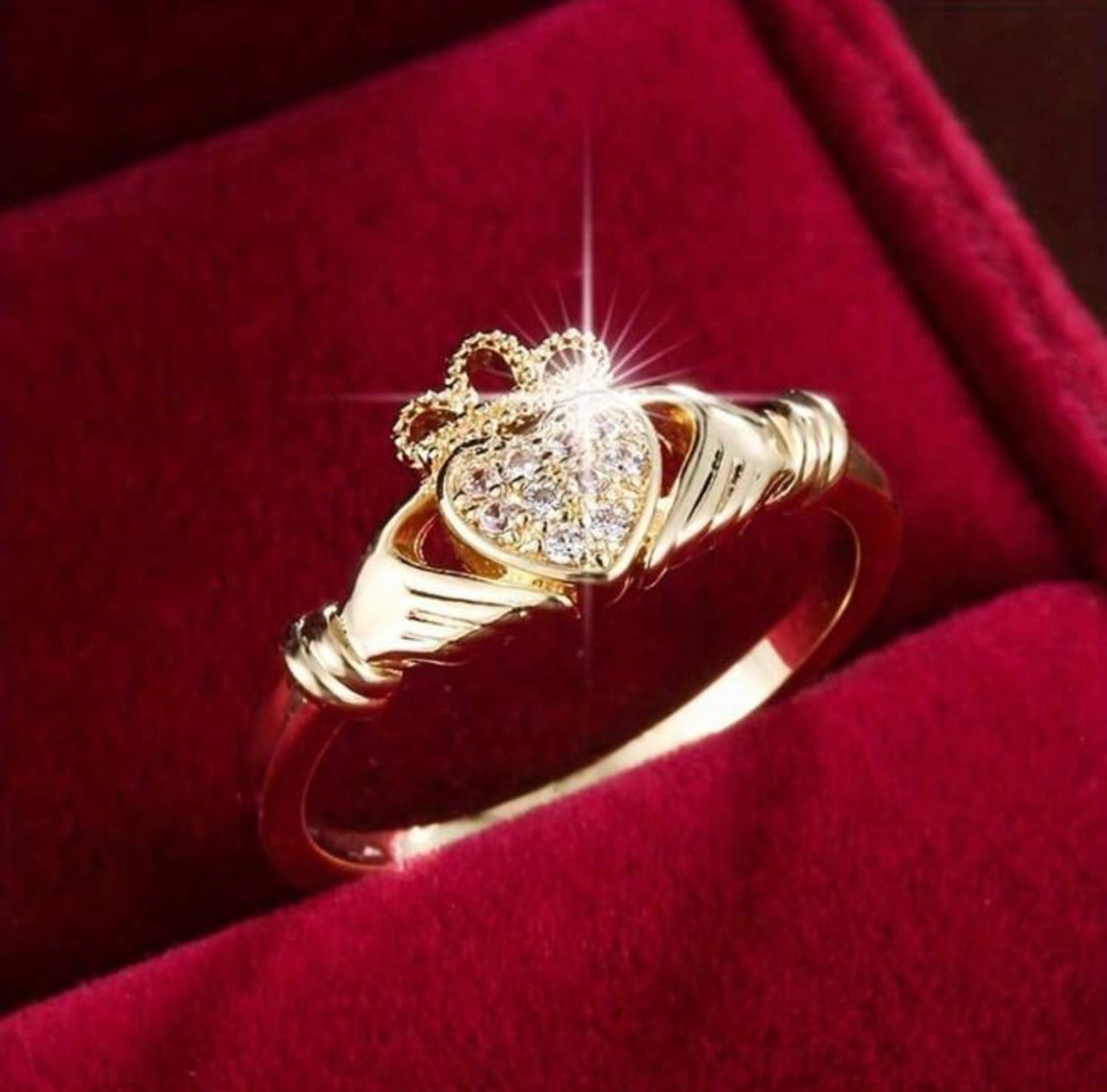 Claddagh Heart Zirconia-Inlaid Ring – Luxury Minimalist Finger Jewellery