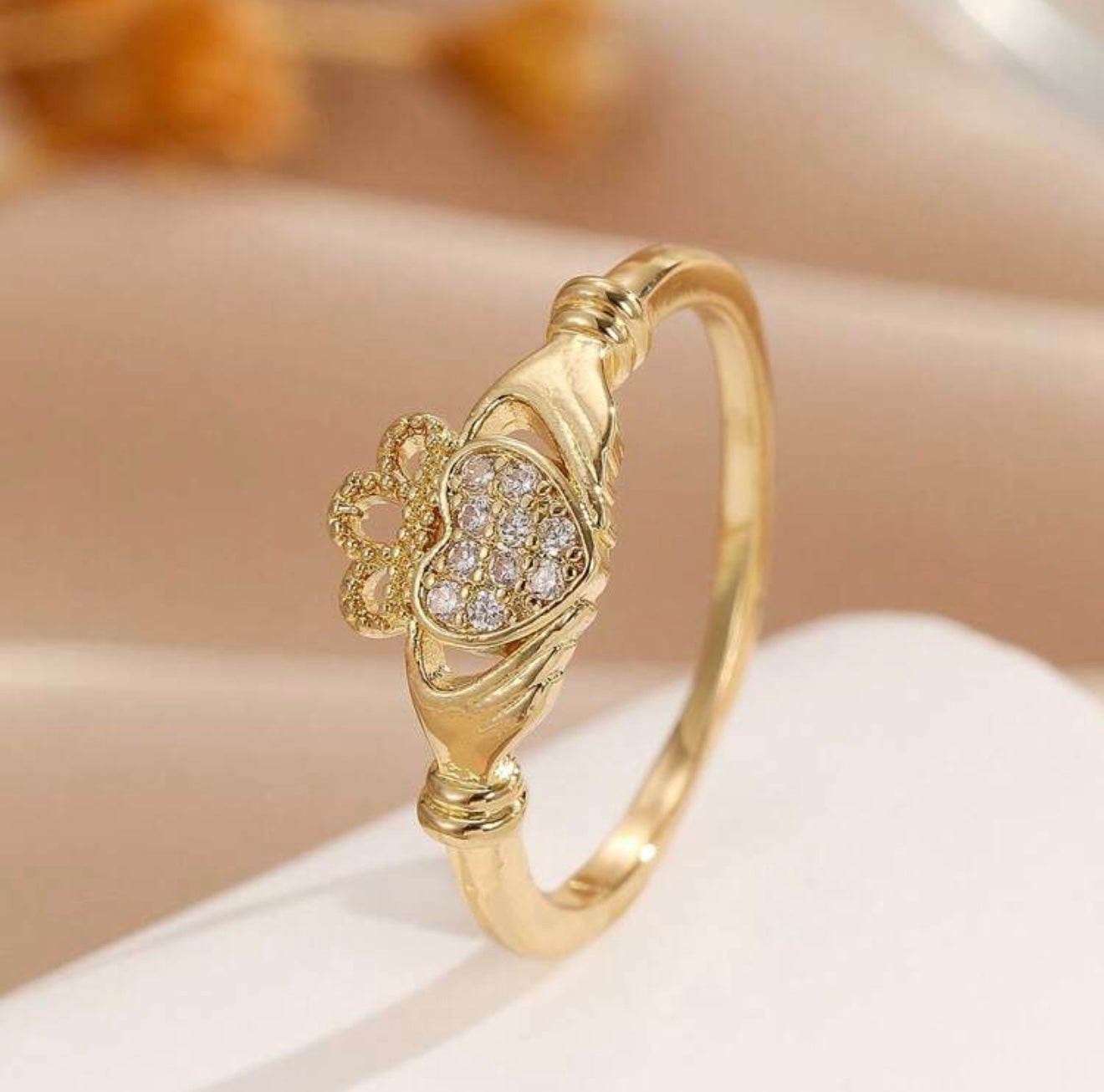 Claddagh Heart Zirconia-Inlaid Ring – Luxury Minimalist Finger Jewellery