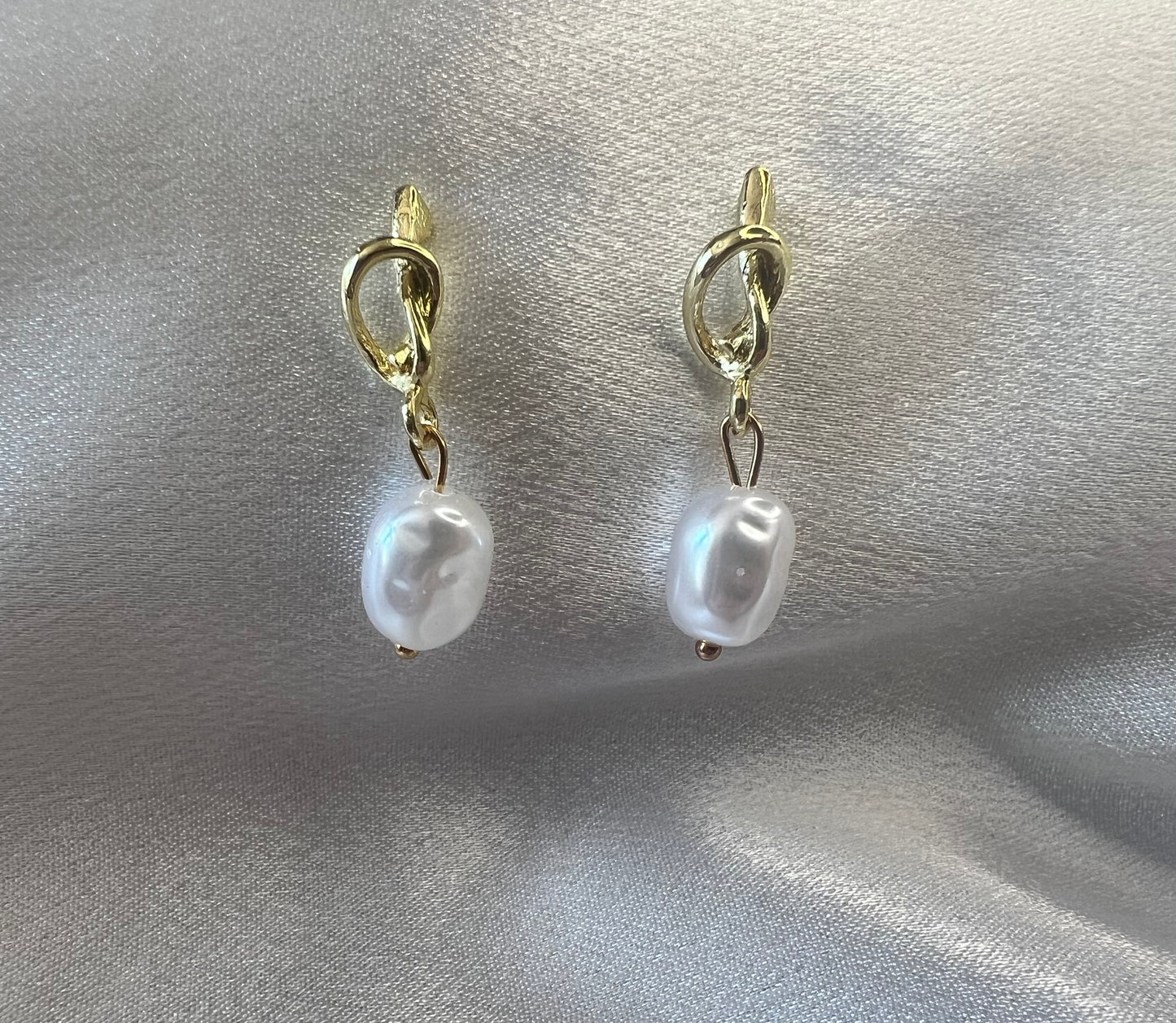 Tarnish-Resistant Gold Faux Pearl Knot Earrings – Timeless Style with a Modern Twist